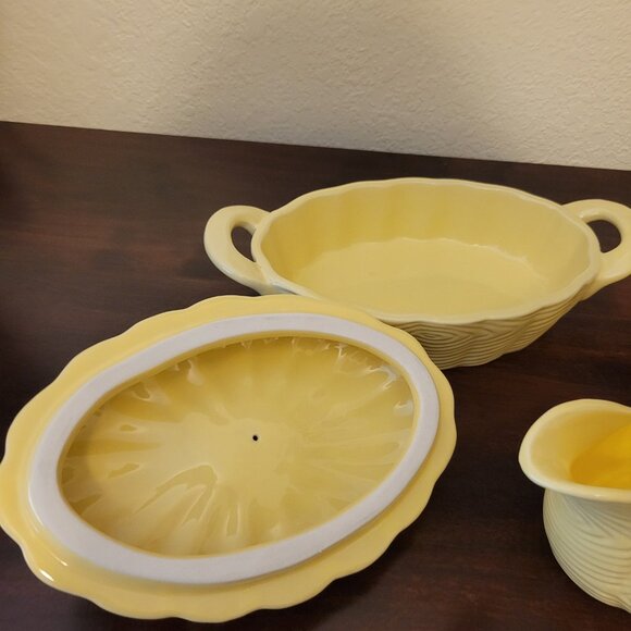 Temptations Yellow Woodland Gravy Boat & Small Covered Baker - NWOT - Picture 2 of 6